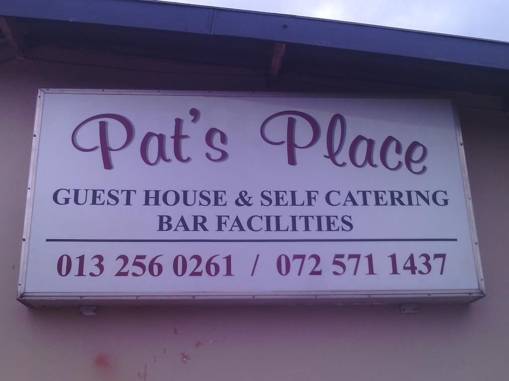 Pat'S Place Machadodorp Exteriör bild